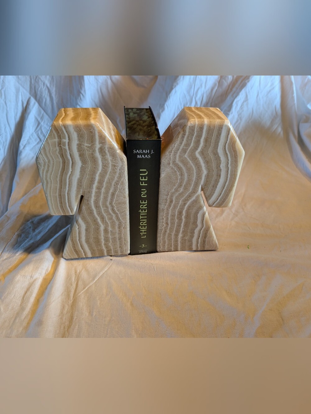 Vintage Beige and Cream Marble-Pattern horse Bookends